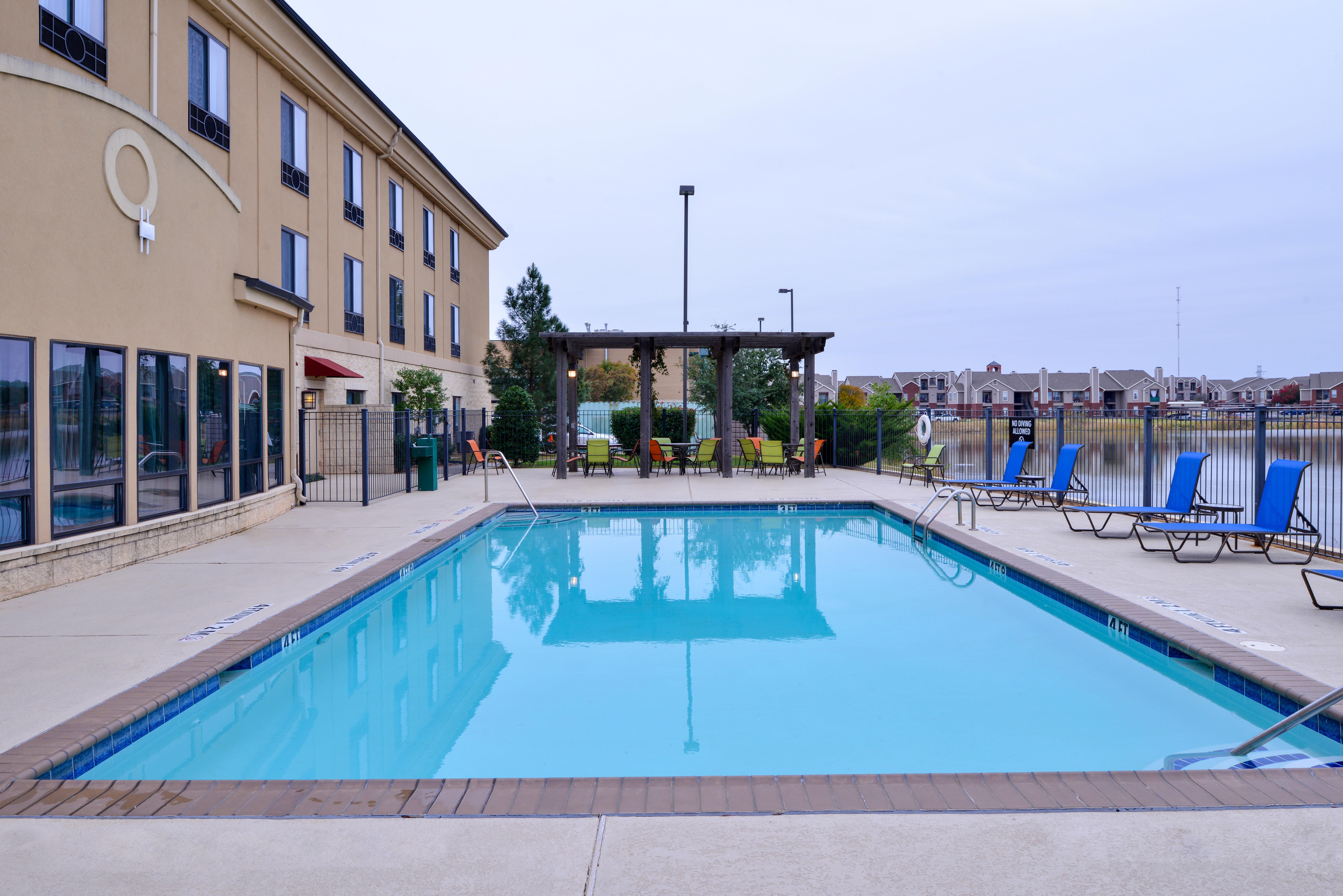 Holiday Inn Express Hotel & Suites Wichita Falls, An Ihg Hotel Экстерьер фото