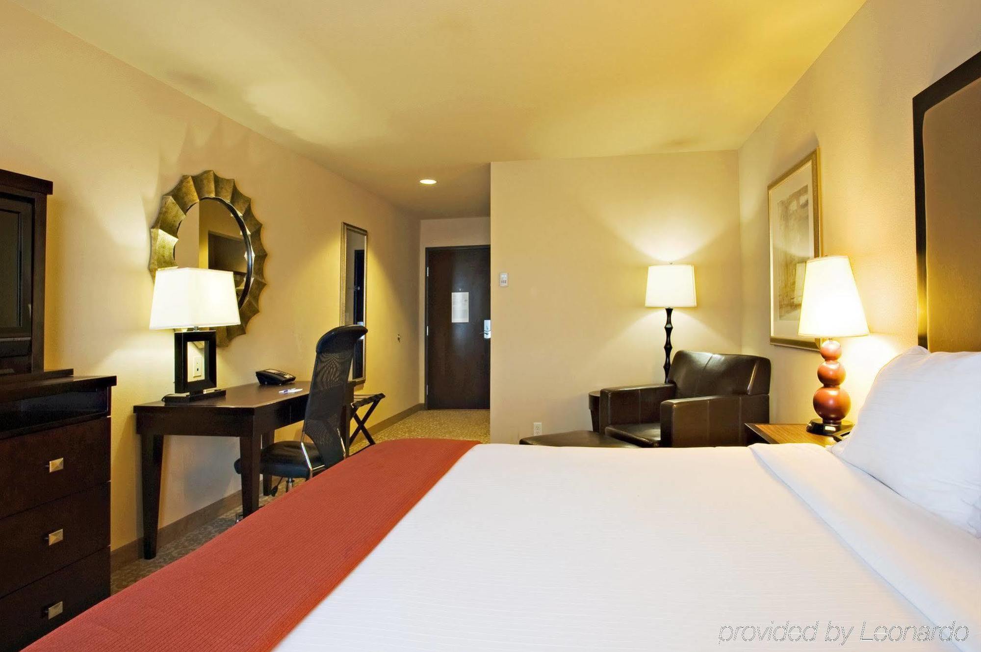 Holiday Inn Express Hotel & Suites Wichita Falls, An Ihg Hotel Экстерьер фото