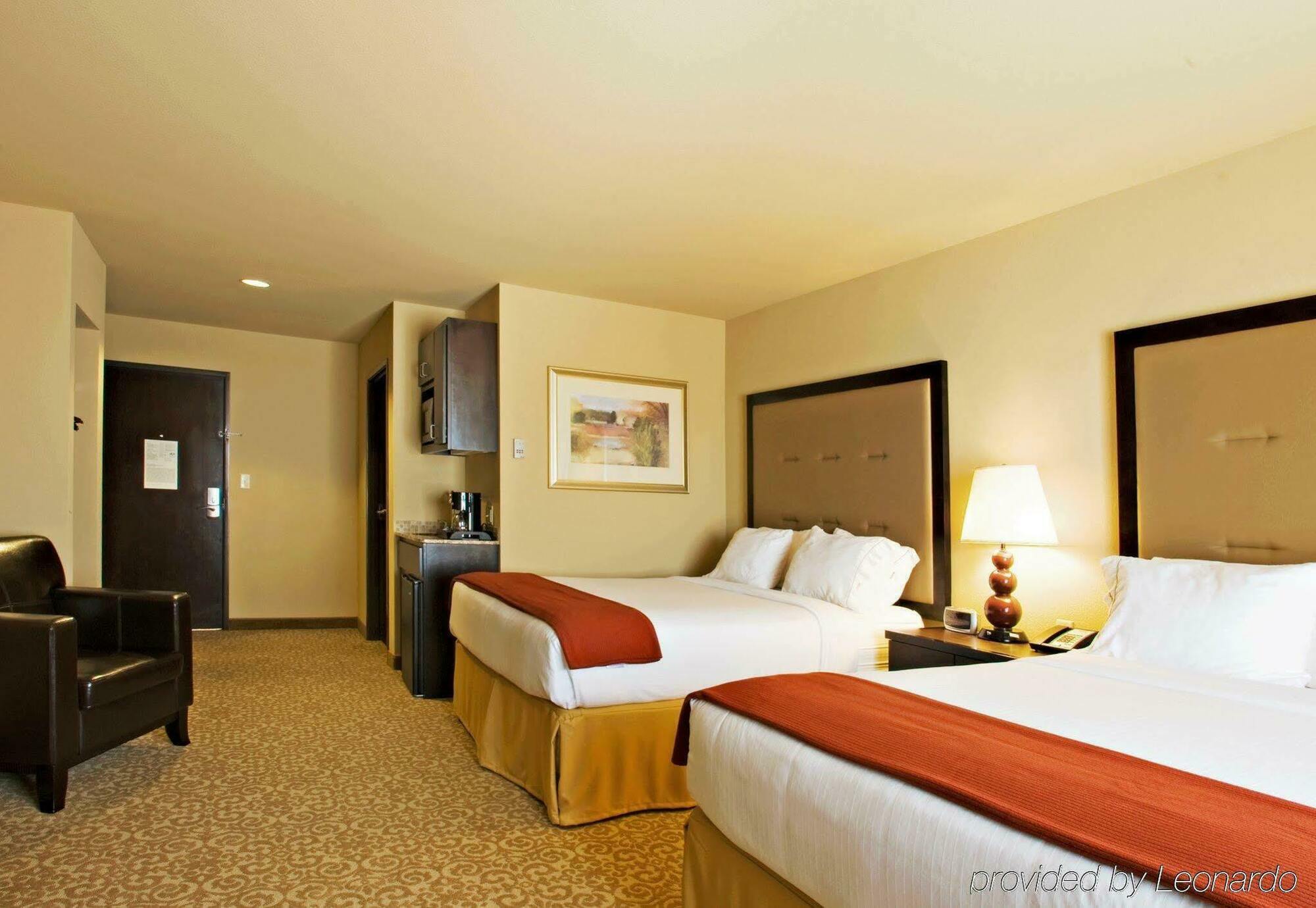 Holiday Inn Express Hotel & Suites Wichita Falls, An Ihg Hotel Экстерьер фото